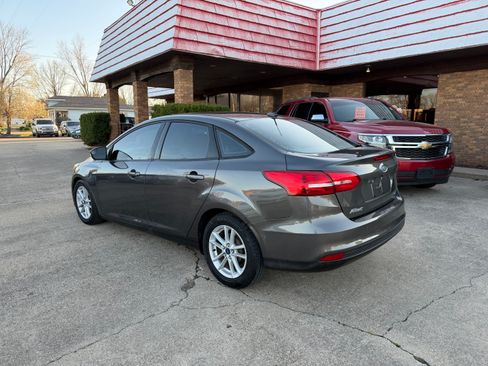 Used 2017 Ford Focus SE image 4