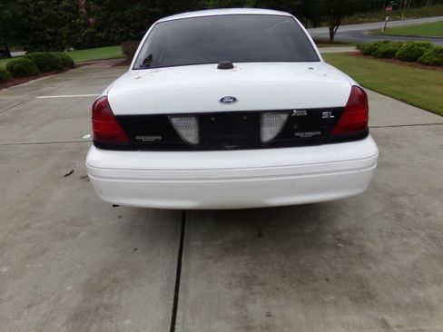 Used 2006 Ford Crown Victoria Police Interceptor RWD image 4