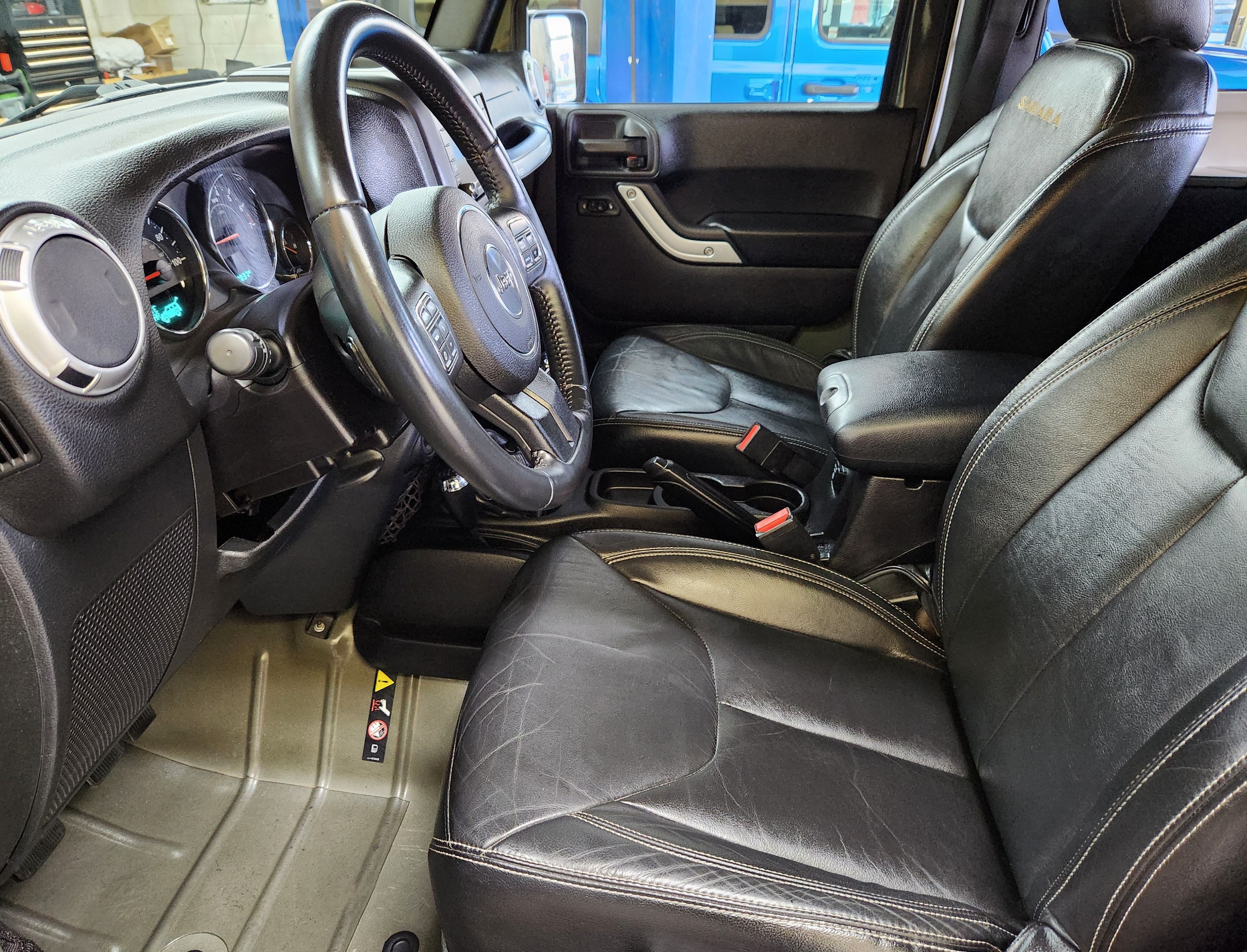 Used 2015 Jeep Wrangler 4WD Sahara image 13