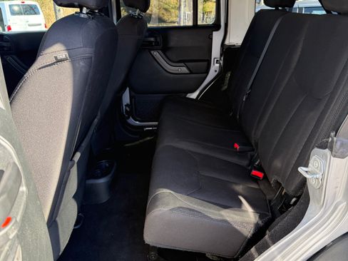 Used 2018 Jeep Wrangler Unlimited Sport image 6