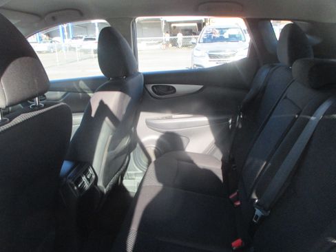 Used 2020 Nissan Rogue Sport FWD image 12