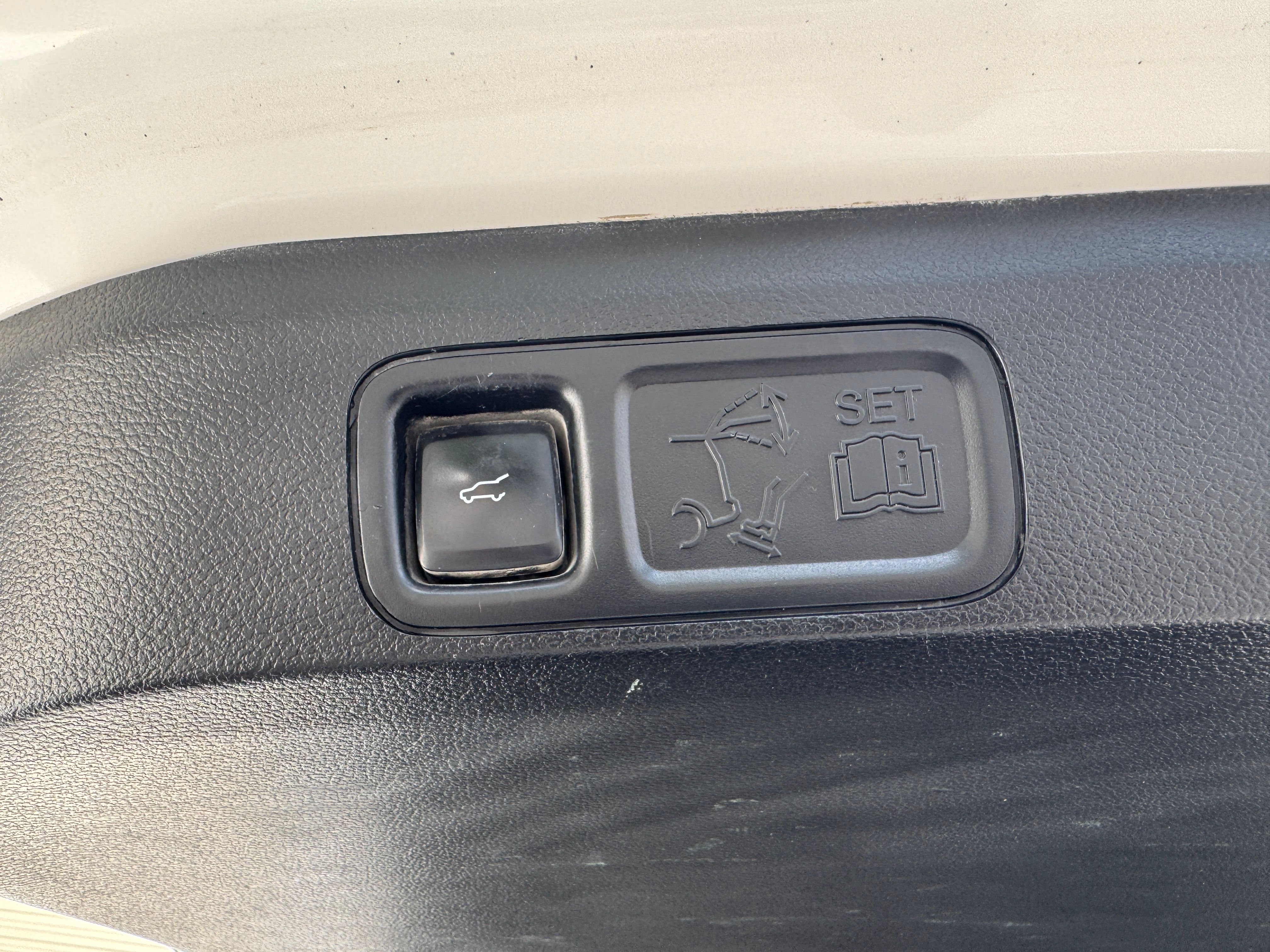 Used 2021 Ford Expedition 4WD XLT image 16