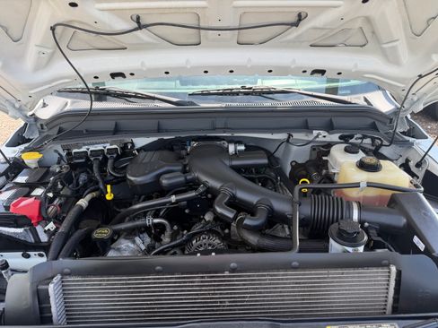Used 2015 Ford F550 2WD Regular Cab Super Duty image 18