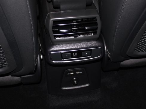 Used 2024 Audi Q4 e-tron Premium Plus image 34