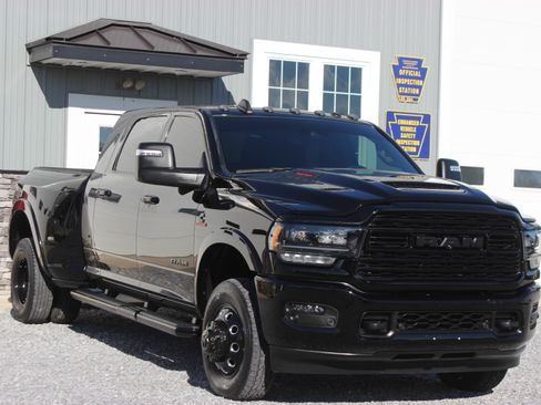 Used 2023 RAM 3500 Limited image 1