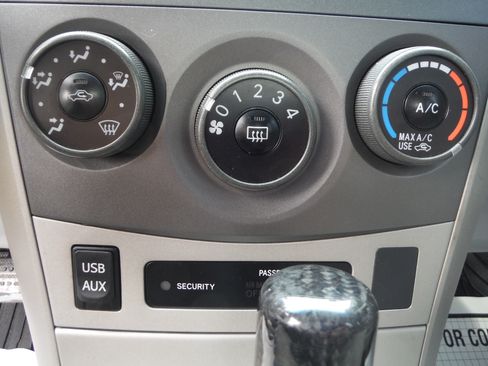 Used 2012 Toyota Corolla LE image 18