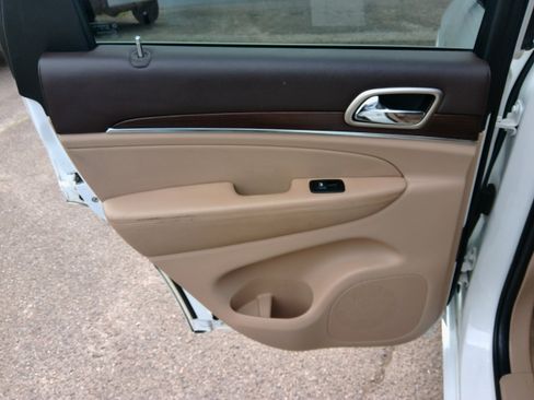 Used 2014 Jeep Grand Cherokee Overland image 26