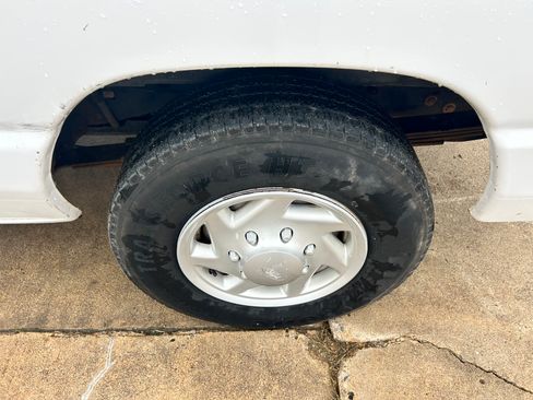 Used 2010 Ford E-250 and Econoline 250 image 20