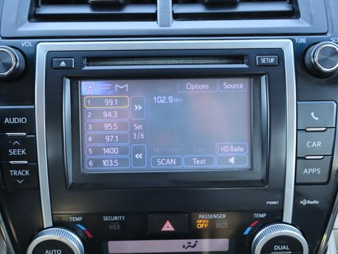 Used 2012 Toyota Camry XLE image 17