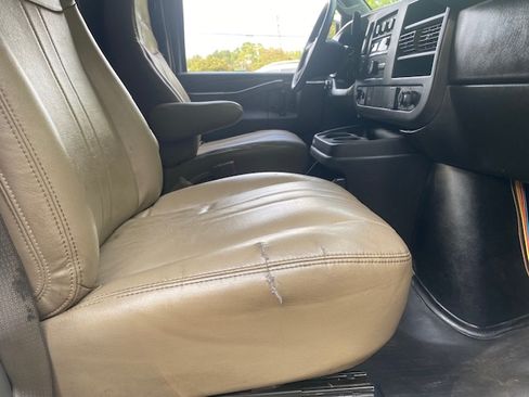 Used 2017 Chevrolet Express 2500 image 13