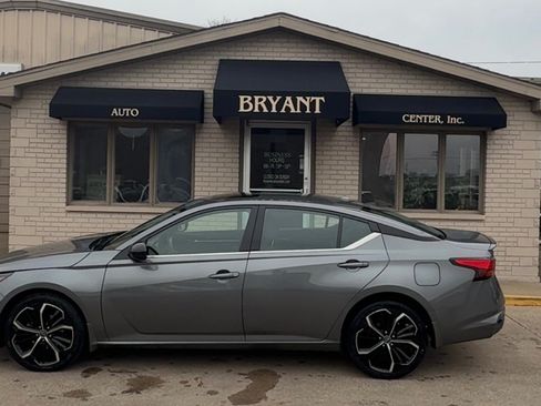 Used 2023 Nissan Altima 2.5 SR image 1