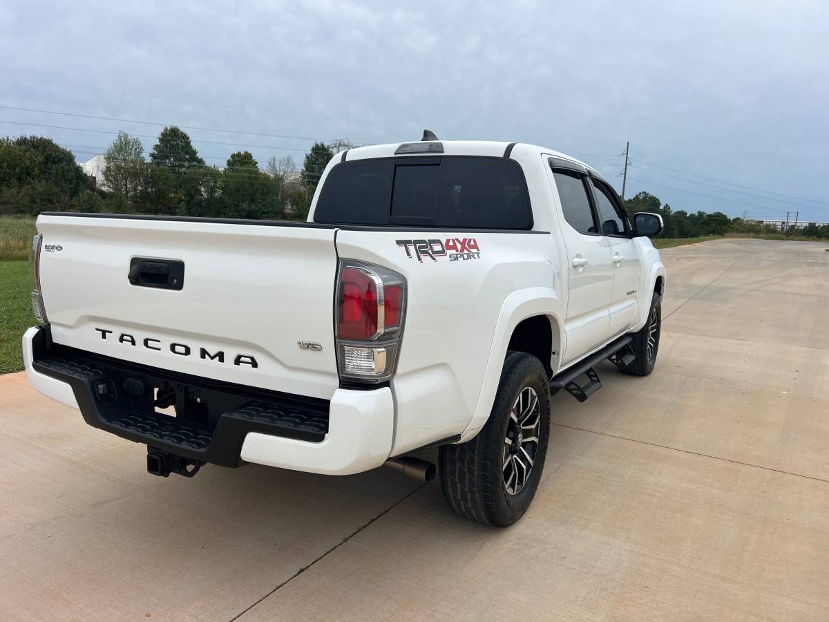 Used 2020 Toyota Tacoma TRD Sport AWD/4WD image 7