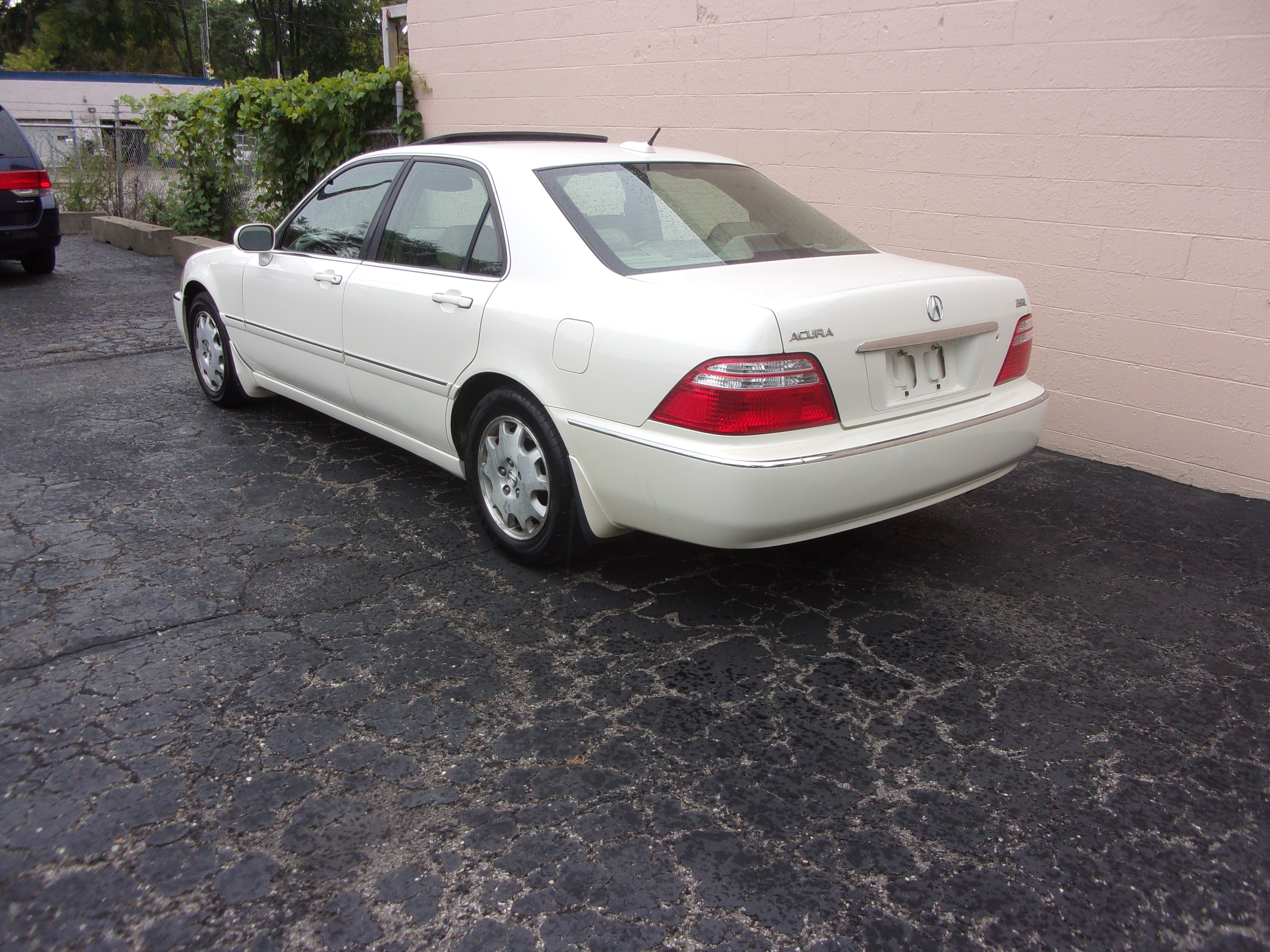 Used 2004 Acura RL w/ Navigation FWD image 6
