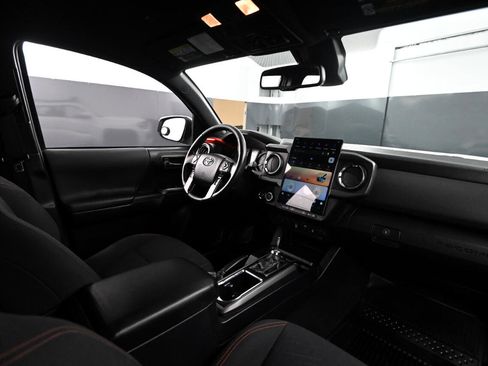 Used 2019 Toyota Tacoma TRD Off-Road image 46