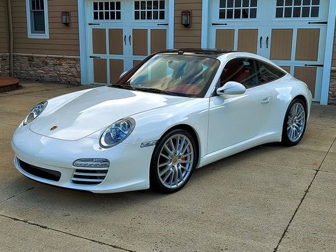 Used 2011 Porsche 911 Targa 4S AWD/4WD image 2