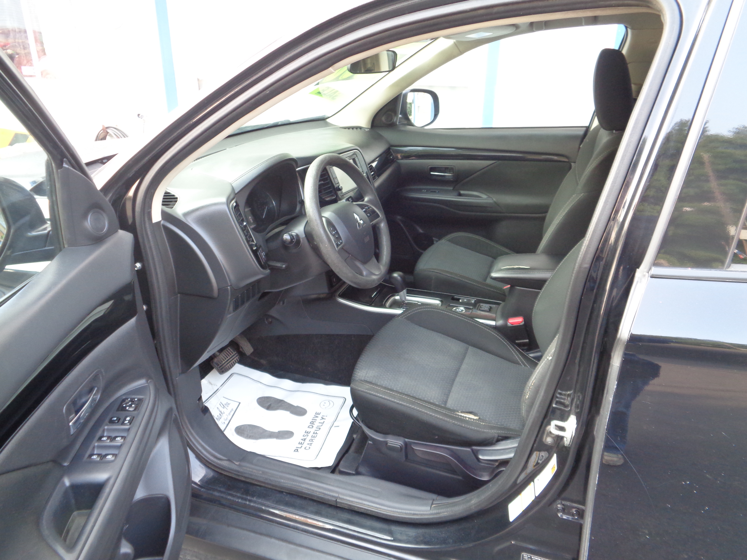 Used 2020 Mitsubishi Outlander AWD image 4
