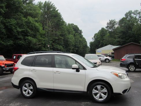 Used 2015 Subaru Forester 2.5i Premium AWD/4WD image 9