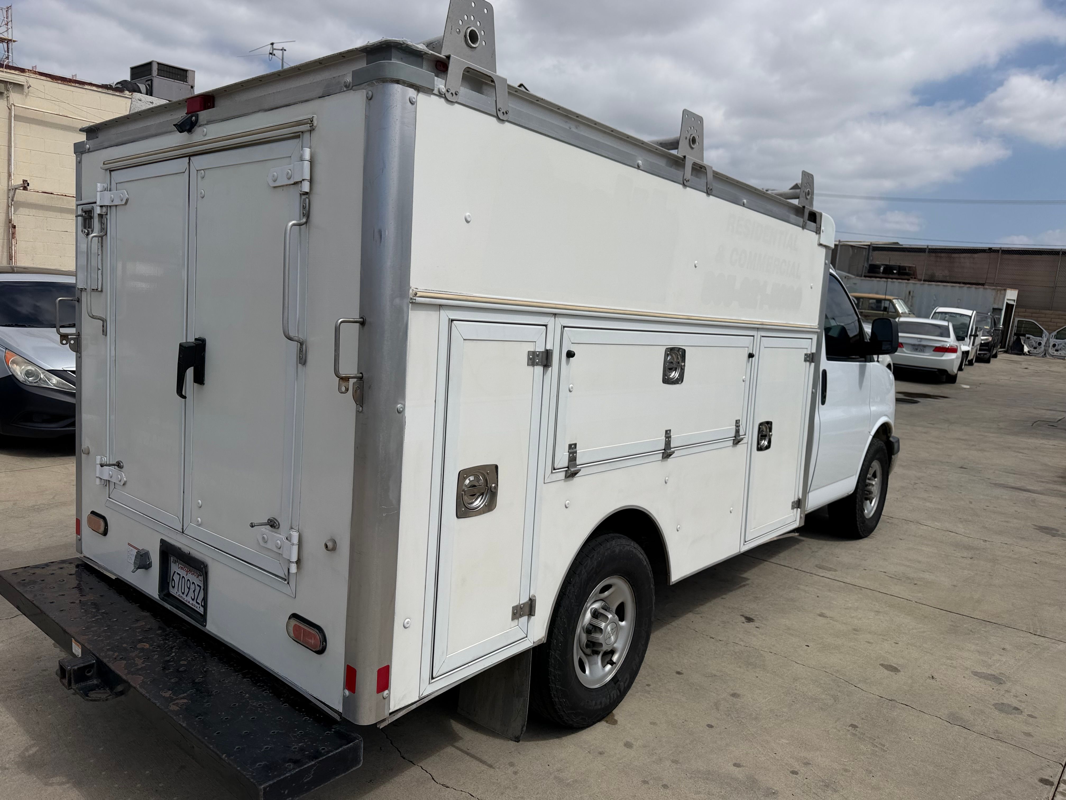 Used 2019 Chevrolet Express 3500 UNAVAIL RWD image 9