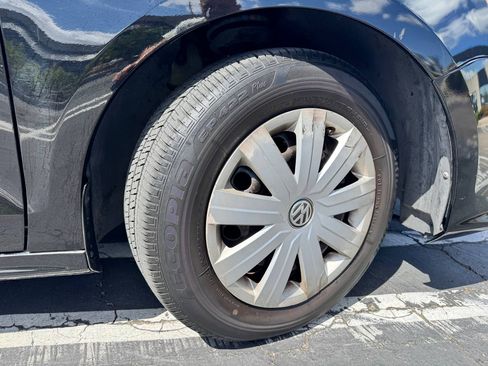 Used 2015 Volkswagen Jetta Sedan FWD image 3