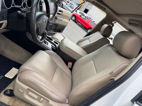 Used 2011 Toyota Sequoia Limited image 17