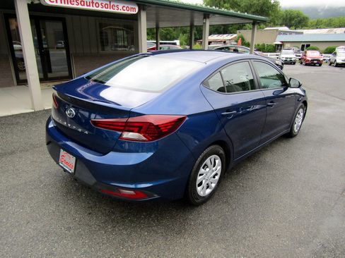 Used 2020 Hyundai Elantra SE Sedan FWD image 3