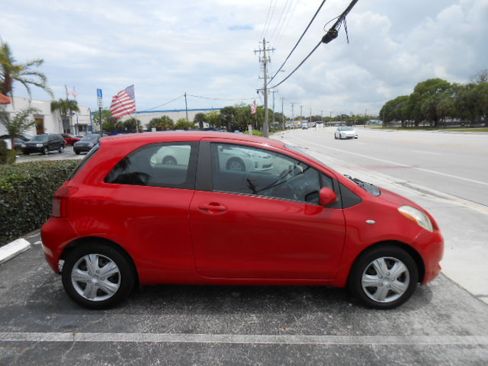 Used 2008 Toyota Yaris 2-Door Hatchback FWD image 6