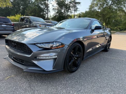 Used 2023 Ford Mustang Coupe RWD image 3