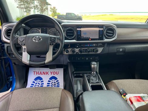 Used 2016 Toyota Tacoma Limited image 17