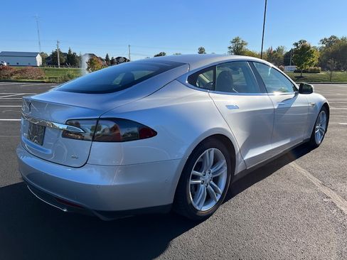 Used 2015 Tesla Model S 60 image 11