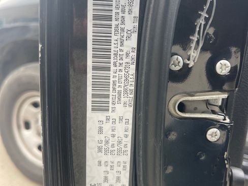 Used 2017 RAM 1500 ST image 10