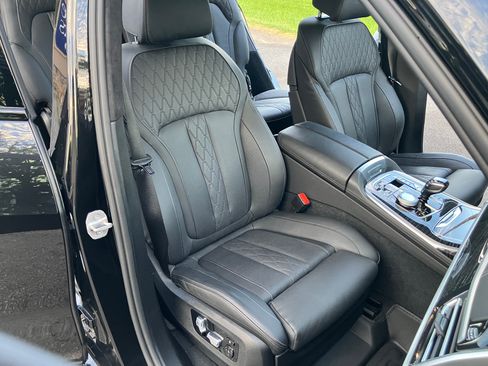 Used 2022 BMW X7 M50i AWD/4WD image 15