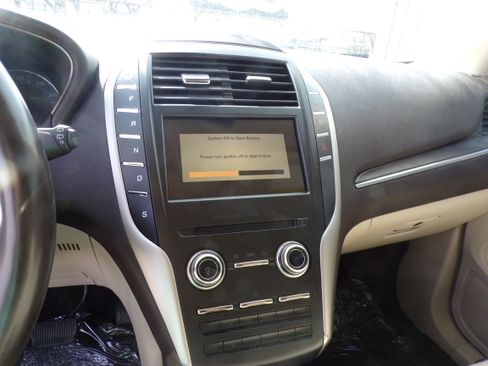 Used 2017 Lincoln MKC Reserve image 12