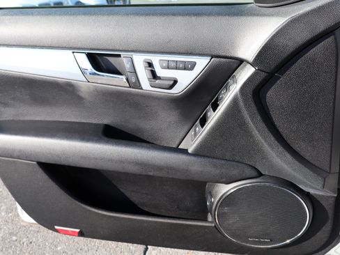 Used 2009 Mercedes-Benz C 300 image 17
