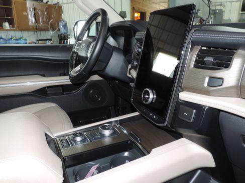 Used 2023 Ford Expedition Limited image 28