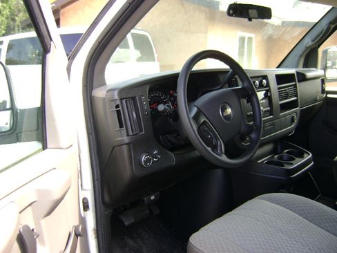 Used 2008 Chevrolet Express 1500 image 9