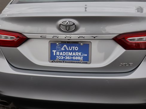 Used 2020 Toyota Camry XLE image 12