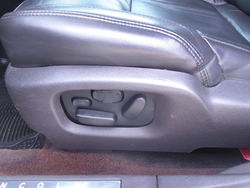 Used 2013 Lincoln MKS image 34