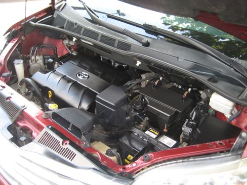 Used 2011 Toyota Sienna XLE Limited image 28