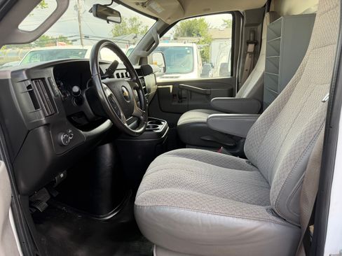 Used 2019 Chevrolet Express 3500 UNAVAIL RWD image 10