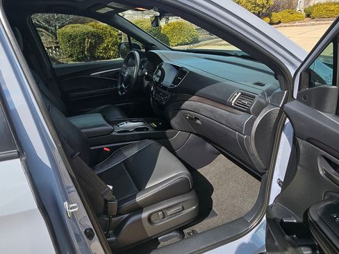 Used 2025 Honda Passport EX-L image 18