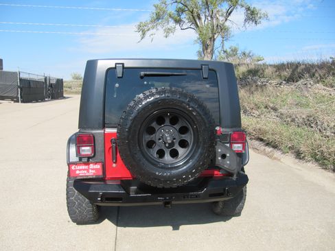 Used 2011 Jeep Wrangler Rubicon image 4