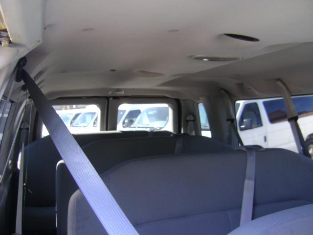 Used 2009 Ford E-350 and Econoline 350 Extended Wagon Super Duty RWD image 8
