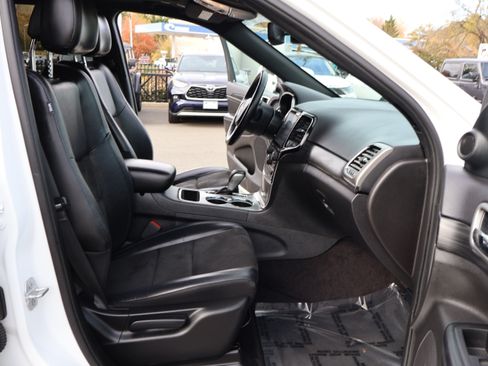 Used 2019 Jeep Grand Cherokee Altitude image 16