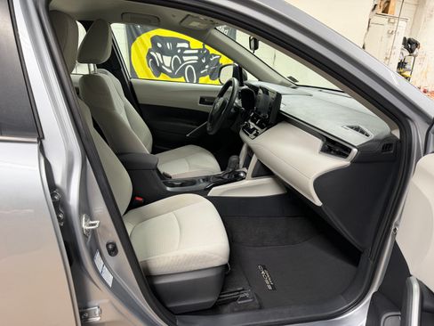 Used 2022 Toyota Corolla Cross L image 17