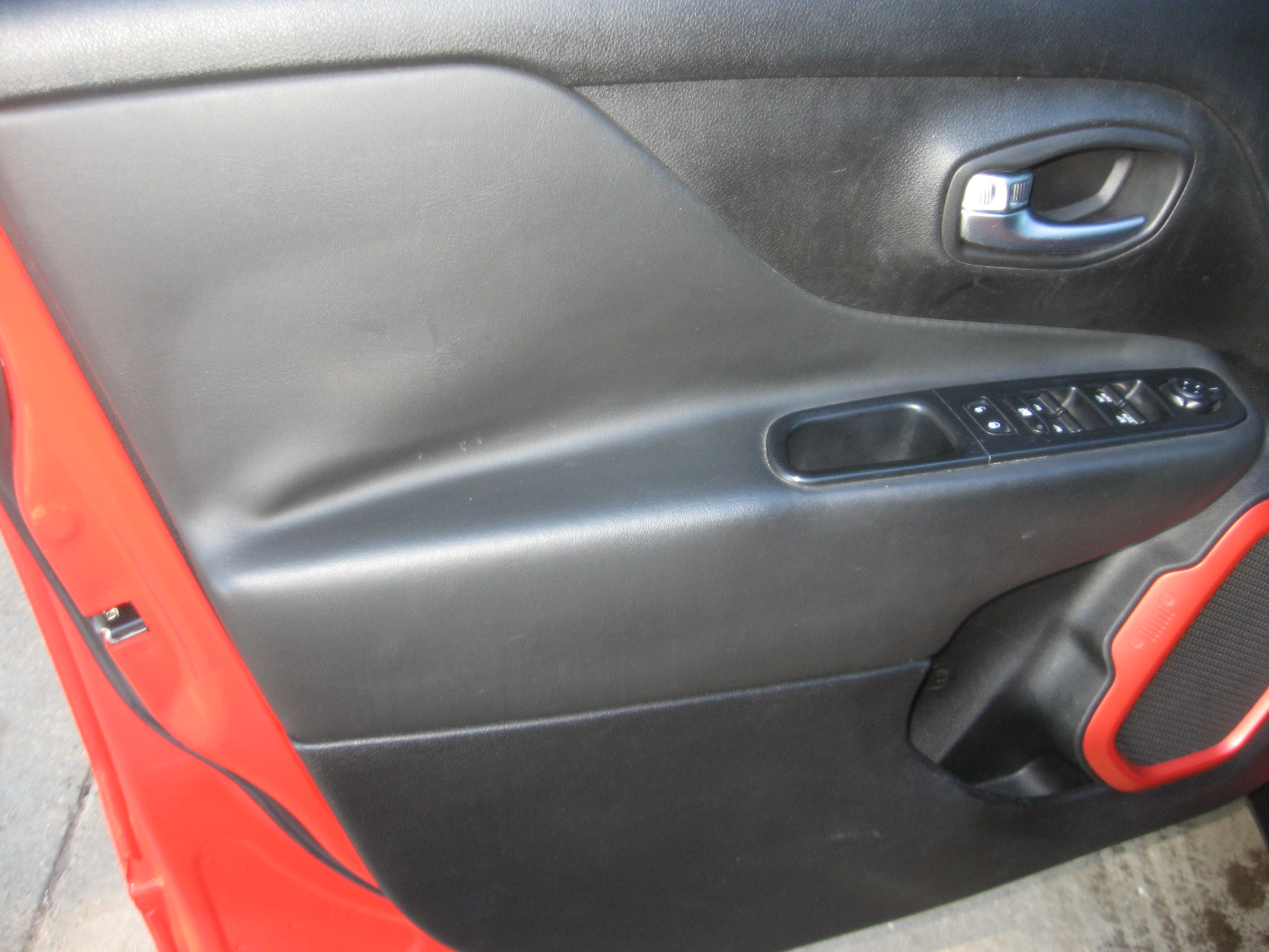 Used 2015 Jeep Renegade 4WD Trailhawk image 8