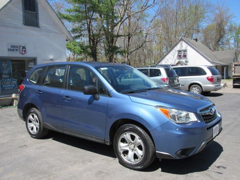 Used 2015 Subaru Forester 2.5i AWD/4WD image 9