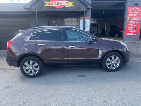 Used 2015 Cadillac SRX Luxury image 2