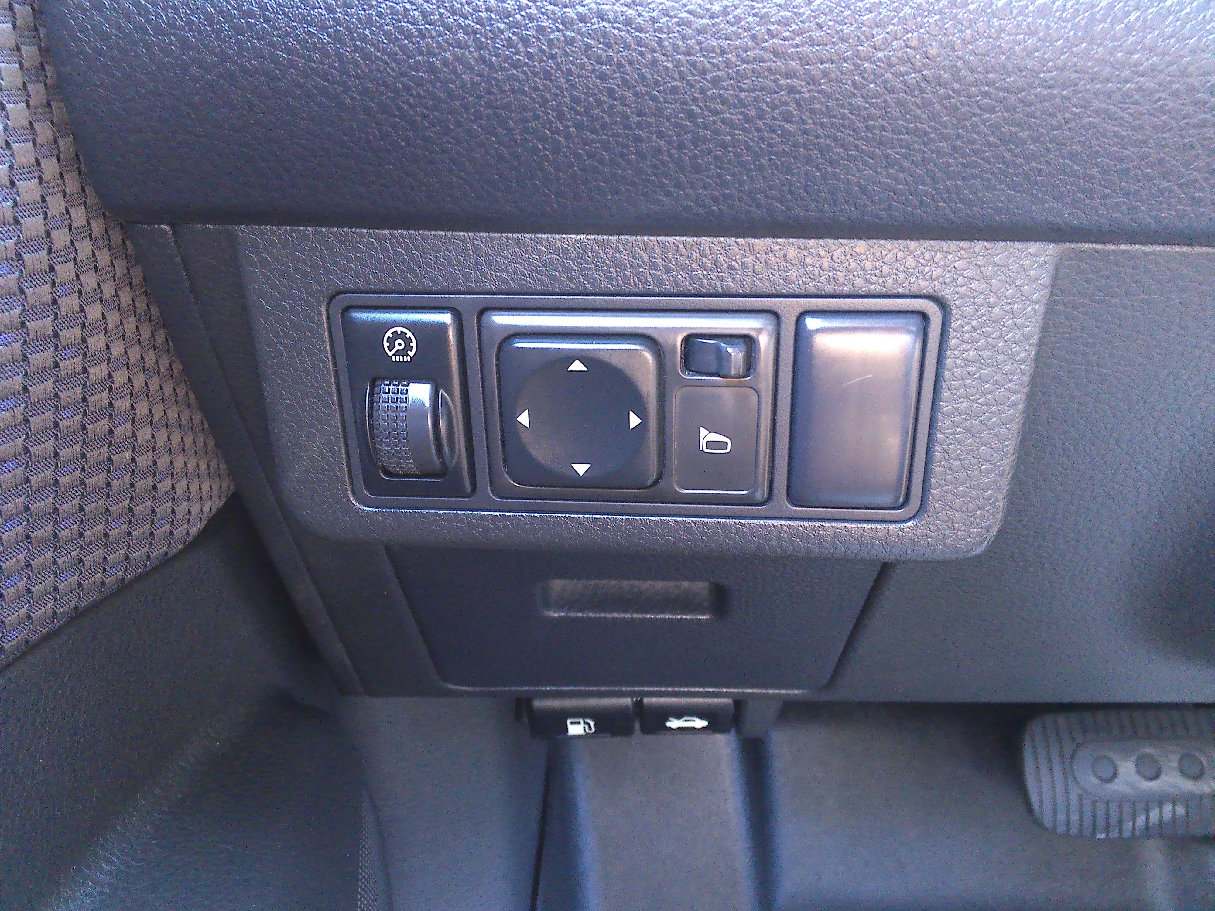 Used 2007 Nissan Versa 1.8 S FWD image 22