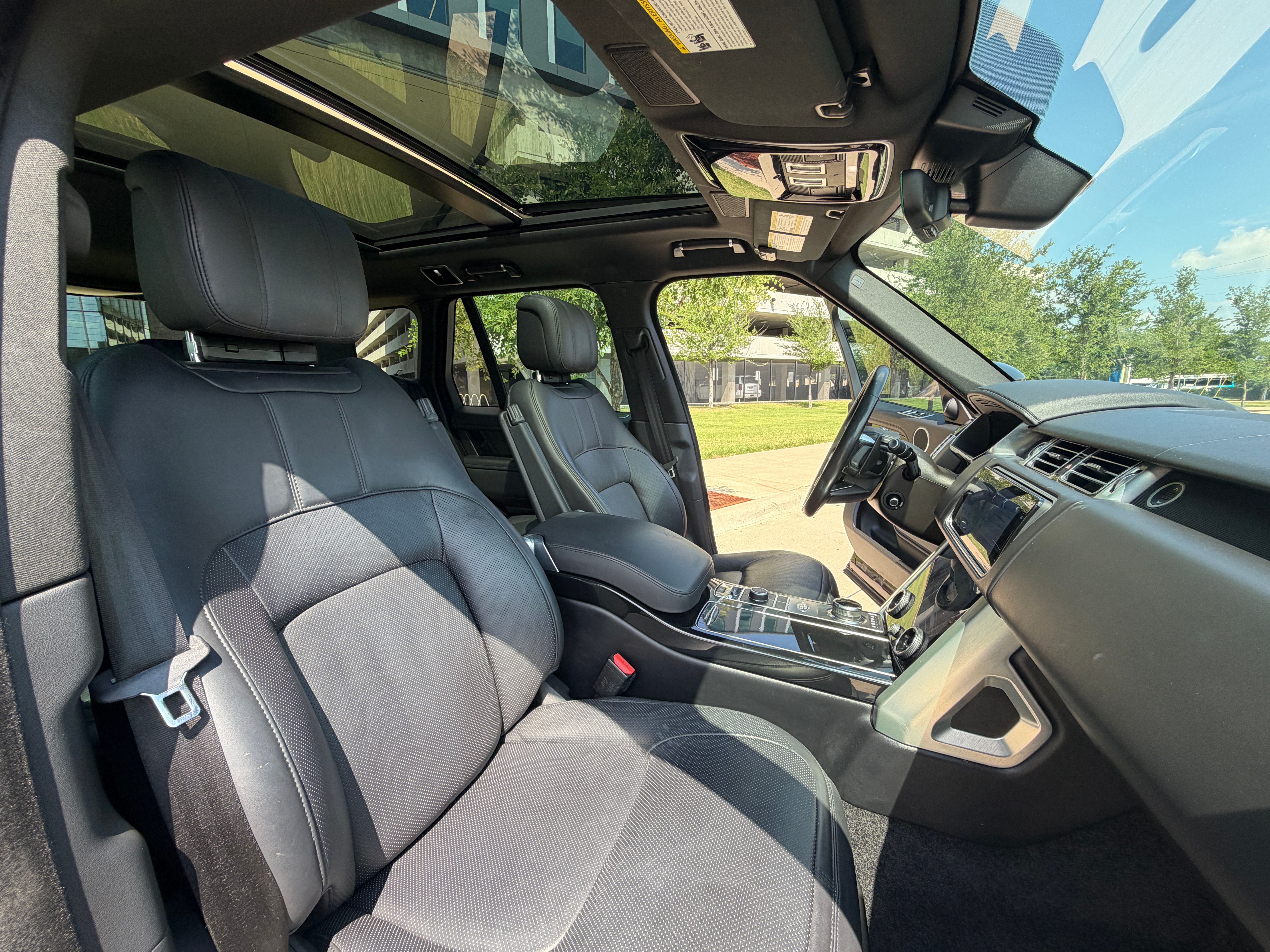 Used 2020 Land Rover Range Rover HSE AWD/4WD image 2