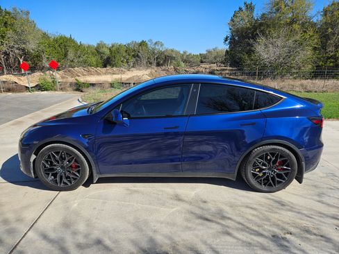 Used 2022 Tesla Model Y Performance image 25